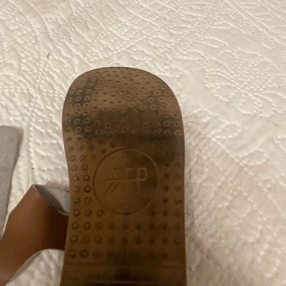 Freshly picked size 11 - Picture 2 of 3